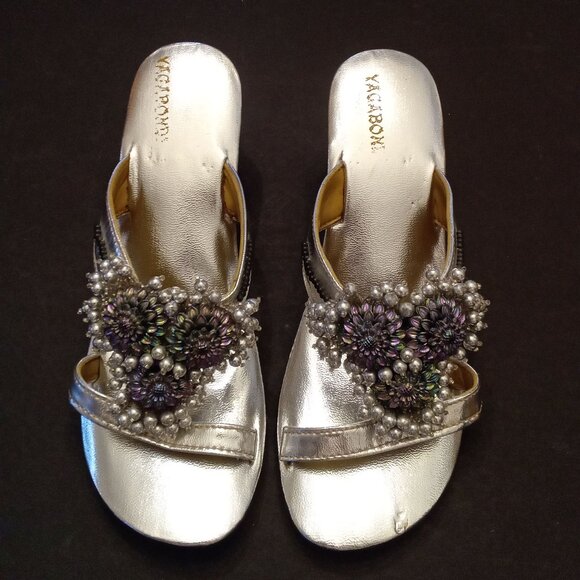 Vagabond Silver Irridescent Floral Beaded Sandals size 7 Mod VTG 60s Round Heels - Picture 3 of 11